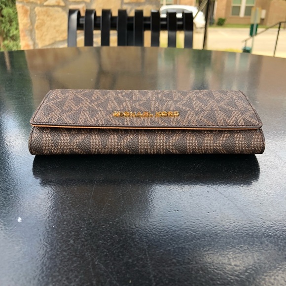 Michael Kors Jet Set Travel Carryall Wallet Brown - Picture 3 of 7